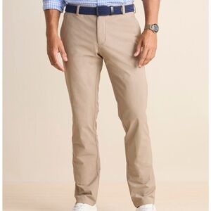 Like new Vineyard Vines On The Go Pant Khaki